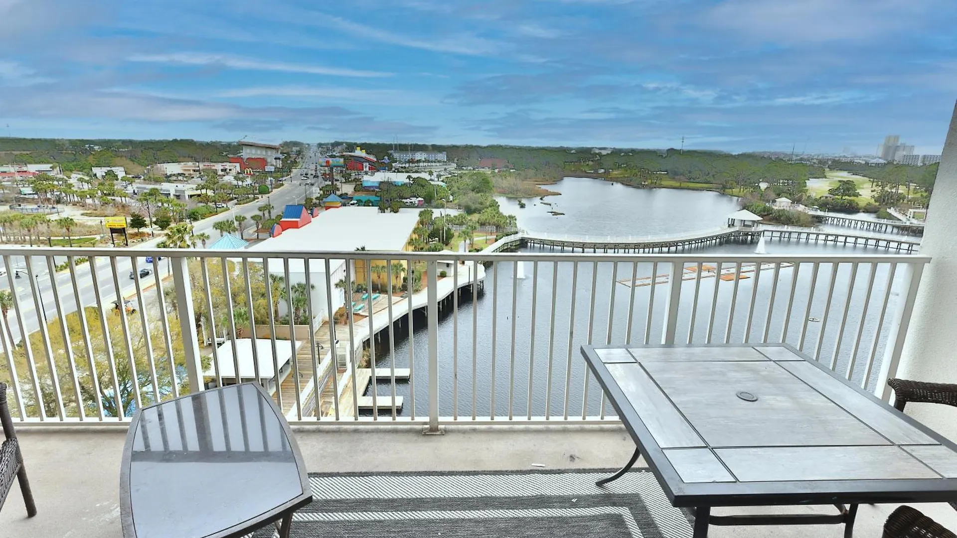 Lake Town Charming Condo Steps From The Beach Панама-Сити Апартаменты