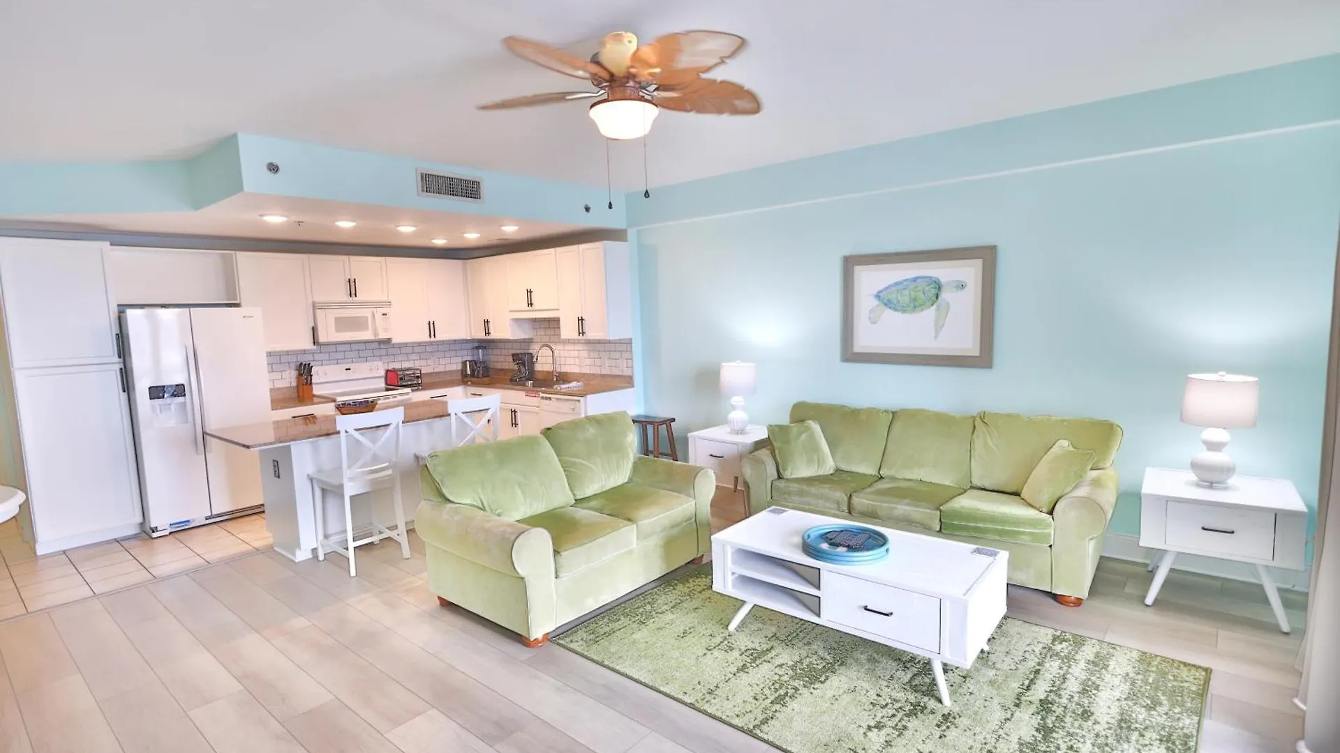 Апартаменты Lake Town Charming Condo Steps From The Beach Панама-Сити