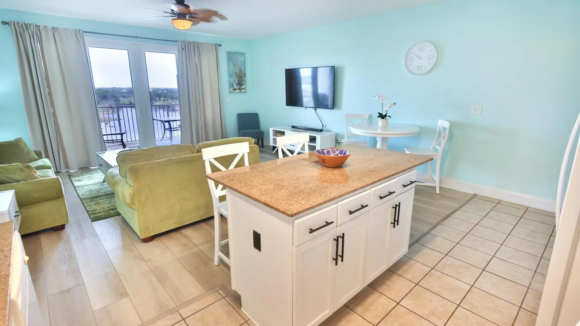 Lake Town Charming Condo Steps From The Beach Панама-Сити США