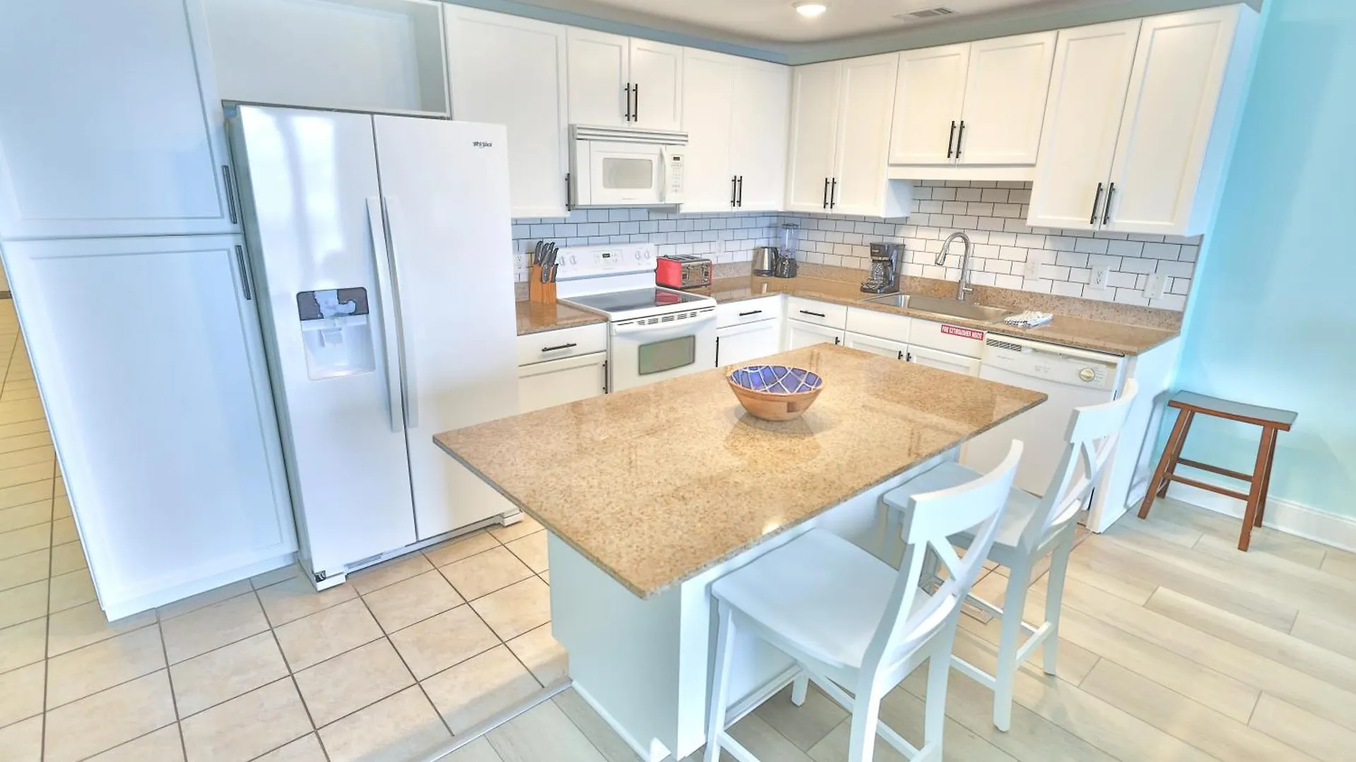 Апартаменты Lake Town Charming Condo Steps From The Beach Панама-Сити США