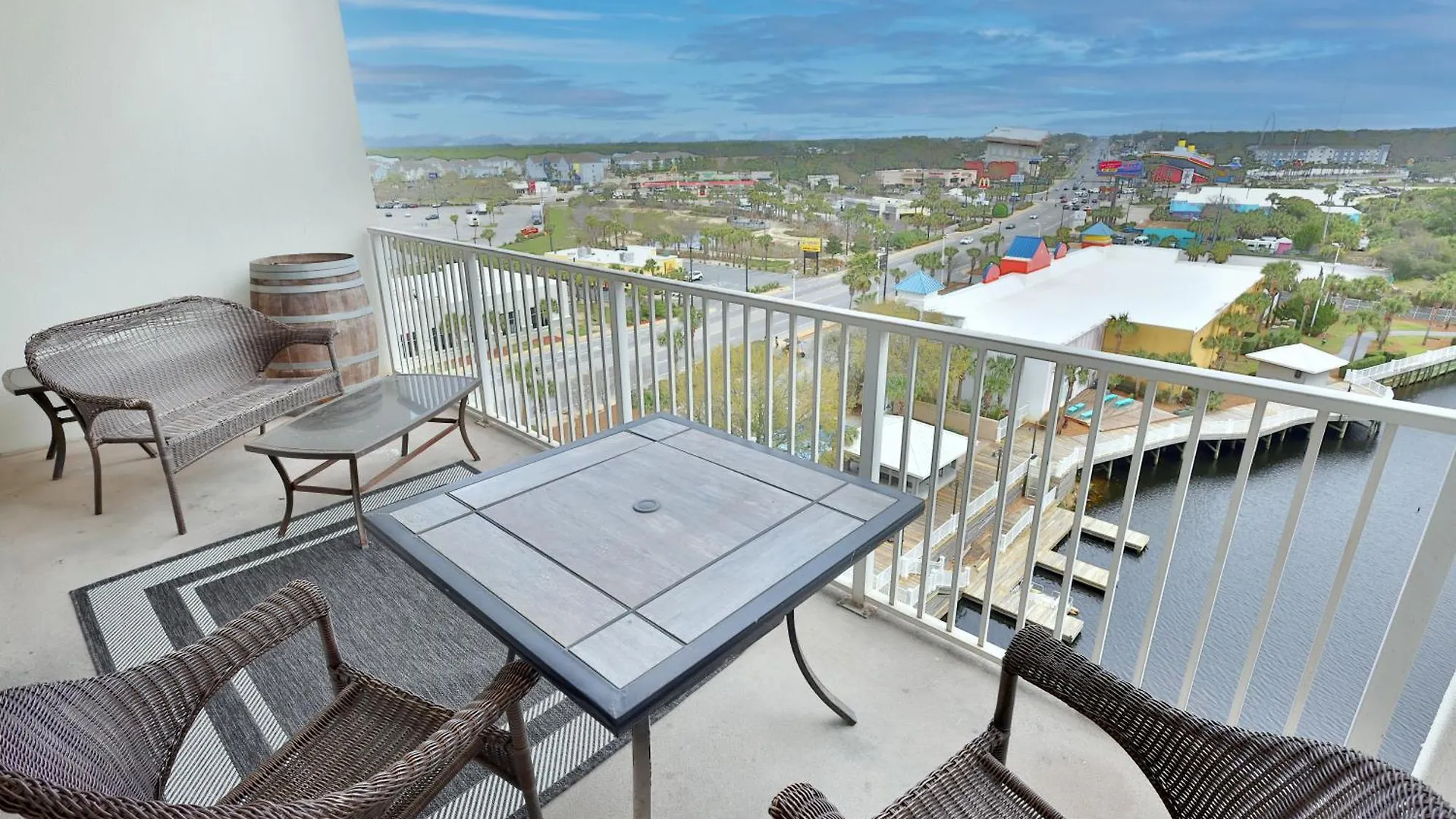 Lake Town Charming Condo Steps From The Beach Панама-Сити