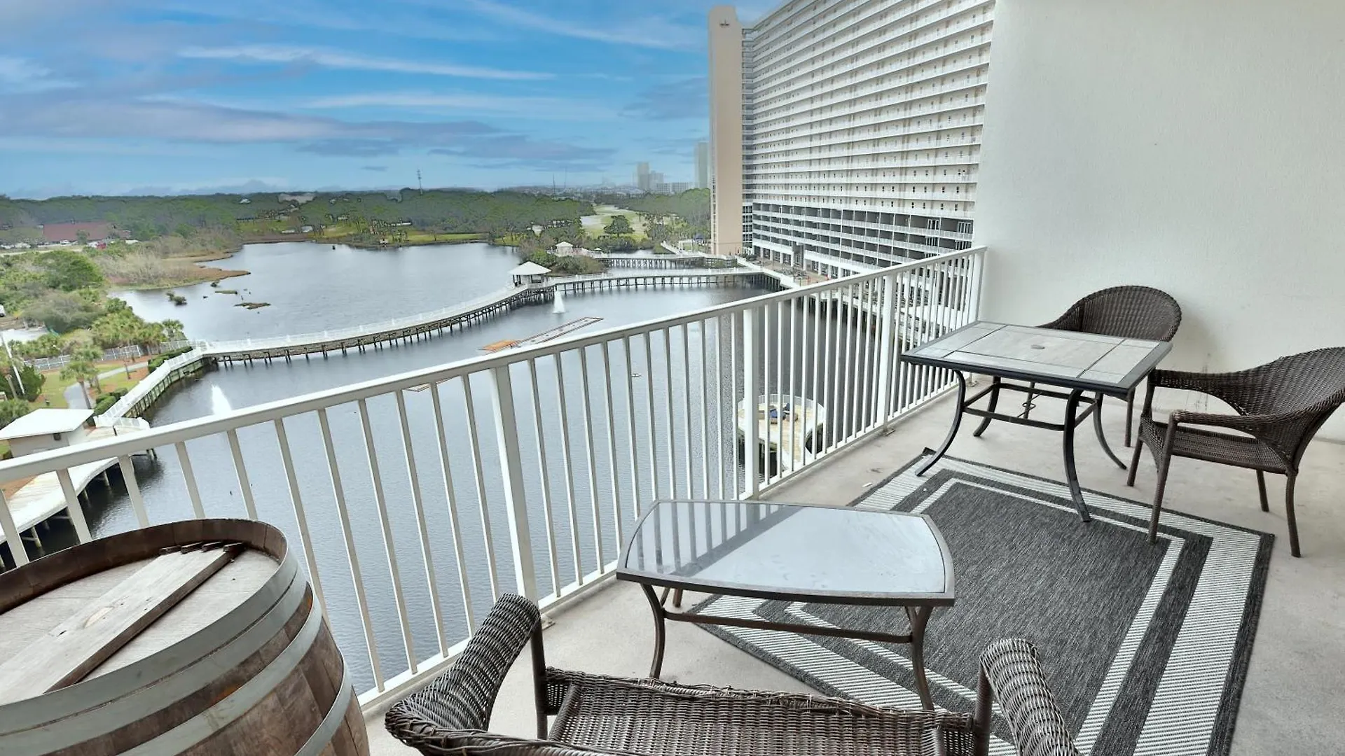 Апартаменты Lake Town Charming Condo Steps From The Beach Панама-Сити